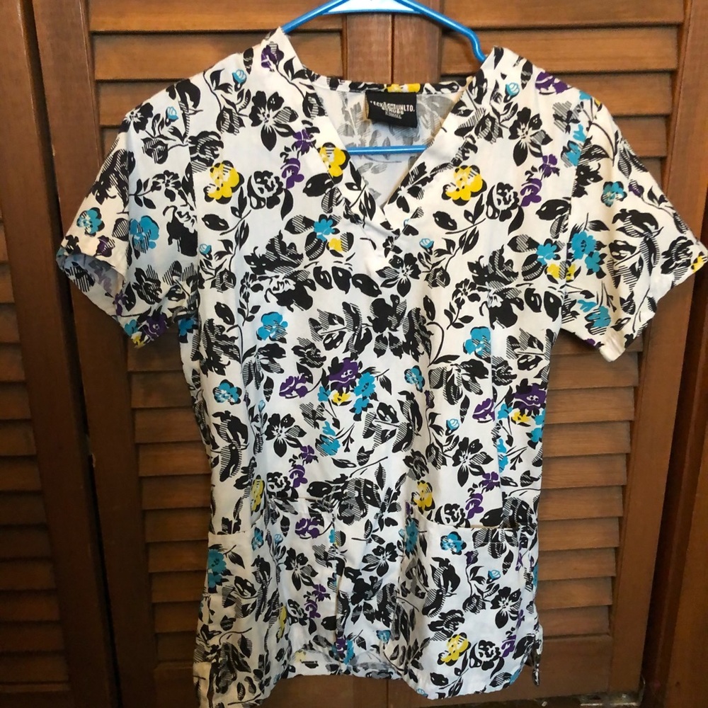 Floral scrub top